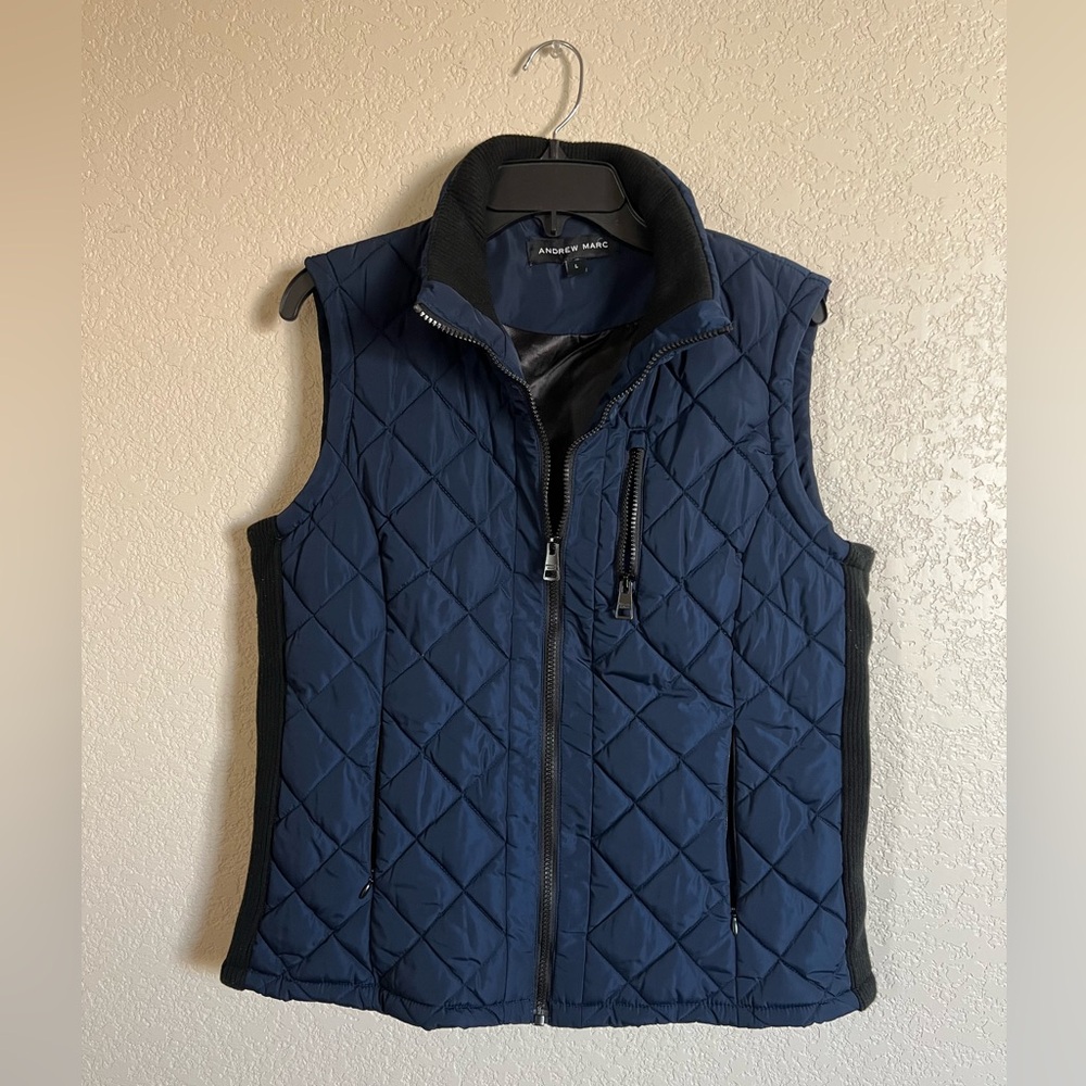LIKE NEW Andrew Marc size large navy blue puffer vest.